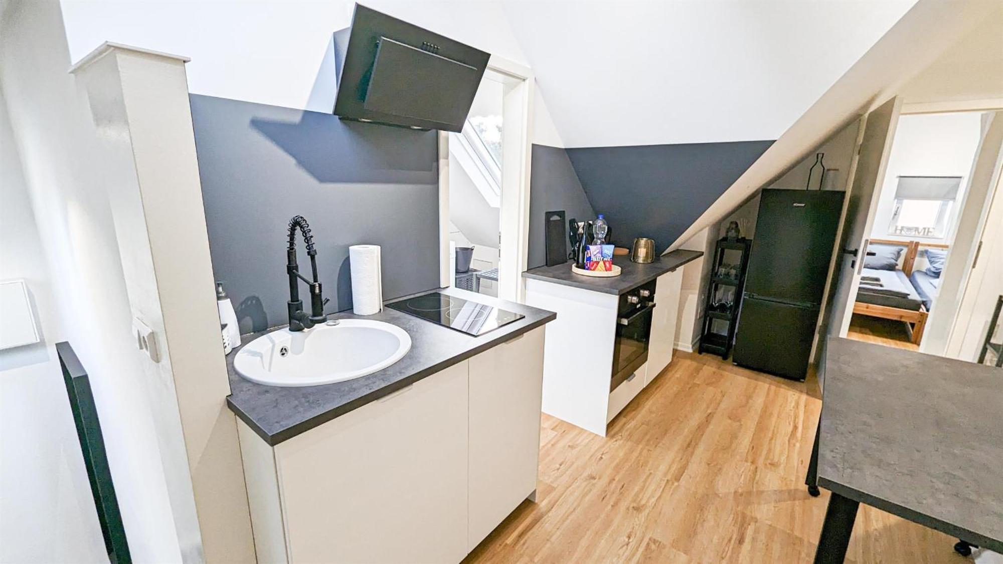 Alfa 3br 5 Beds Netflix Inet Ebk Wasen Nahe Daimler L Bathroom L Kitchen L Wifi & Smarttv L 3 5 Betten L Kueche L Duschbad Stuttgart
