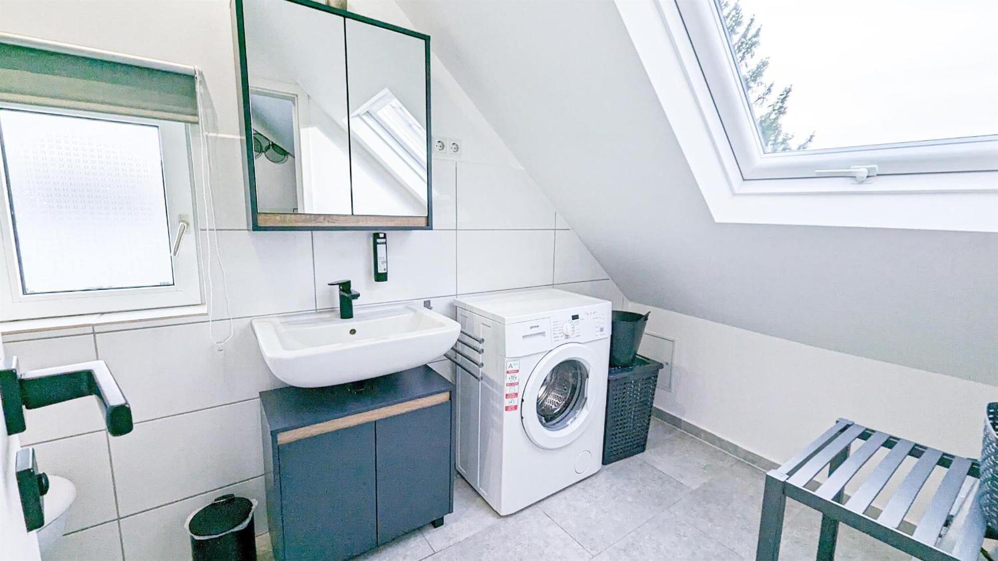 Apartment Alfa 3br 5 Beds Netflix Inet Ebk Wasen Nahe Daimler L Bathroom L Kitchen L Wifi & Smarttv L 3 5 Betten L Kueche L Duschbad